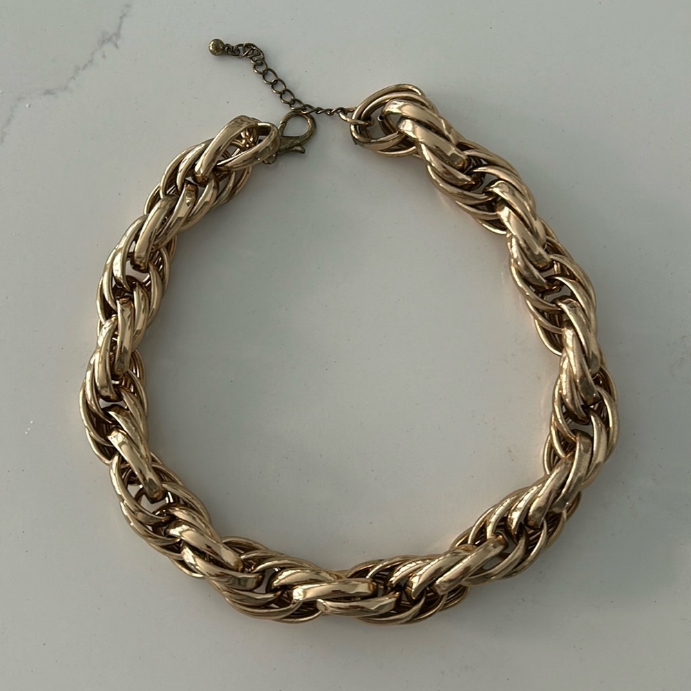 Chunky gold necklace